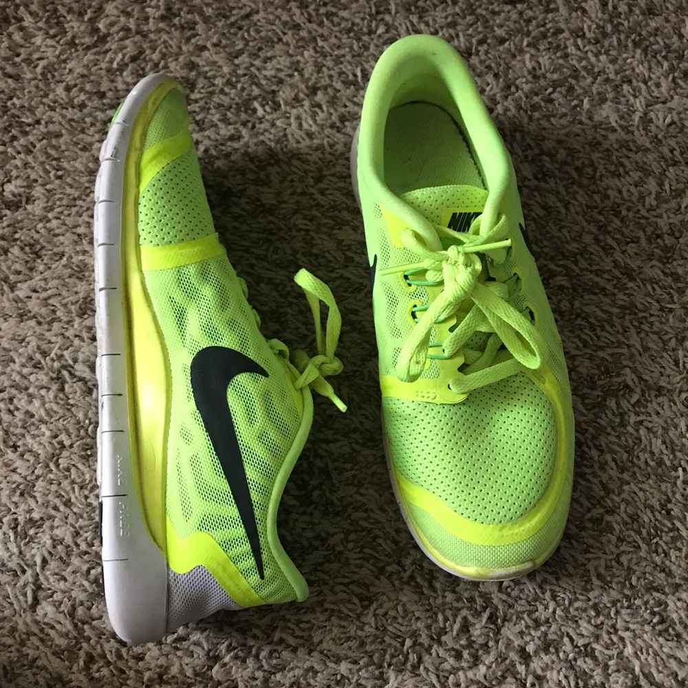 nike tennis shoes